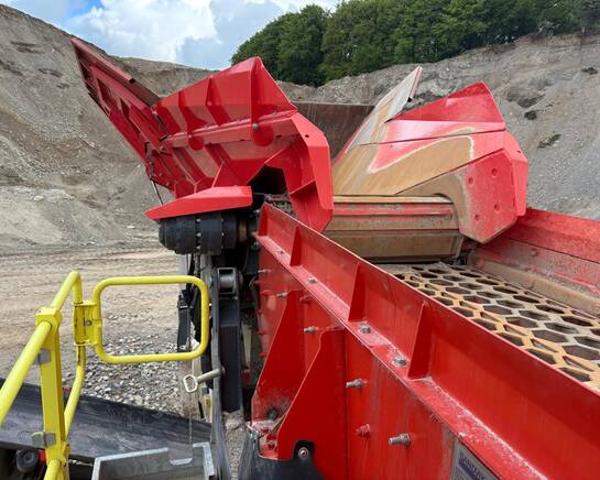 Стальной пластинчатый питатель и зона подачи материала Sandvik QE342